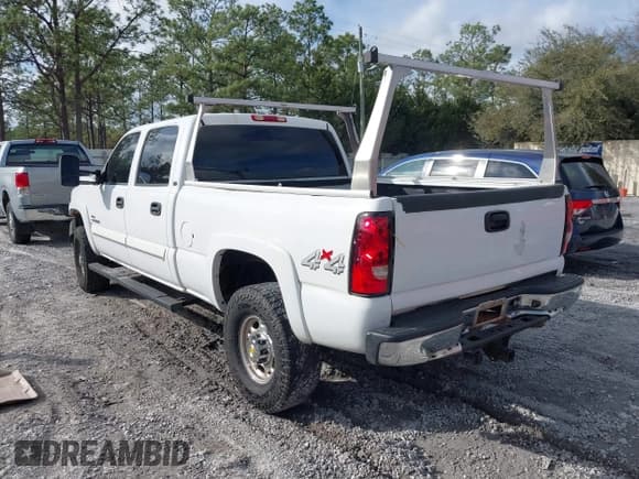 ✅ 2005 Chevrolet Silverado 2500HD LT • VIN: 1GCHK23295F952151 • Lot: 41400197. Wystawiony na IAAI z przebiegiem 285 971 mil. Bezpłatny archiwum sprzedaży aukcyjnych z USA i szczegółowy raport historii pojazdu na DreamBid. Zdjęcie 3.