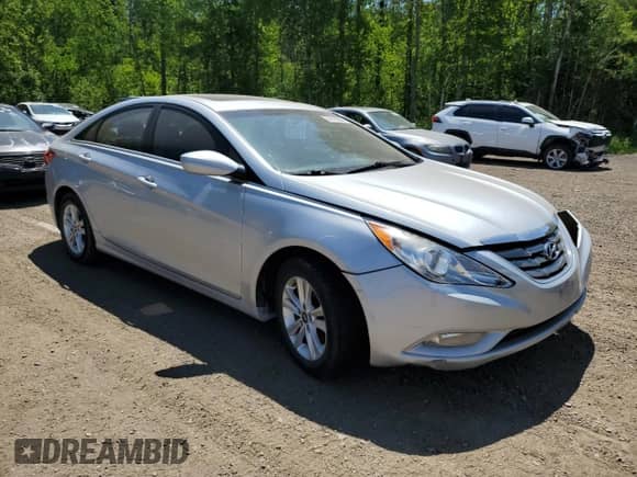 2013 Hyundai Sonata GLS z VIN 5NPEB4AC5DH725716, wystawiony jako Copart lot #61455695 z przebiegiem Nie podano mil oraz Szkoda całkowita • Salvage title. Historia ofert i sprzedaży dostępna na DreamBid. Obrazek 4.