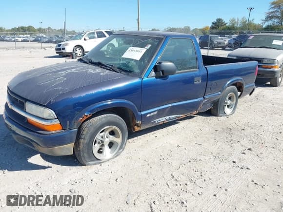 ✅ 2002 Chevrolet S-10 LS • VIN: 1GCCS145X28128821 • Лот: 40580026. Опубликован ранее на IAAI с пробегом 153 277 миль. Бесплатный доступ к архиву аукционных продаж из США и подробный отчёт об истории автомобиля на DreamBid. Изображение 2.