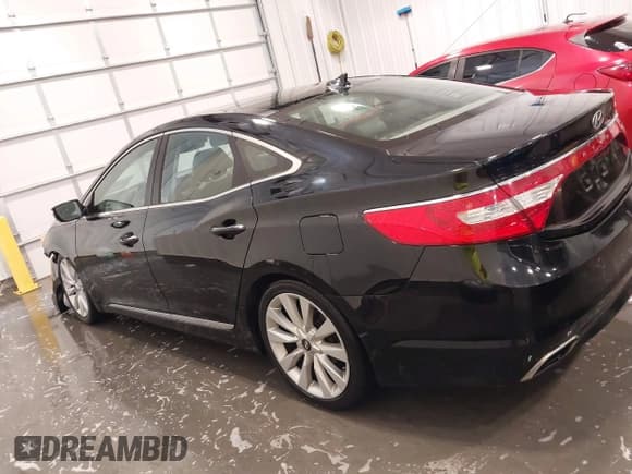 ✅ 2016 Hyundai Azera Limited • VIN: KMHFH4JG9GA515939 • Лот: 42565103. Опубликован ранее на IAAI с пробегом 105 111 миль. Бесплатный доступ к архиву аукционных продаж из США и подробный отчёт об истории автомобиля на DreamBid. Изображение 15.
