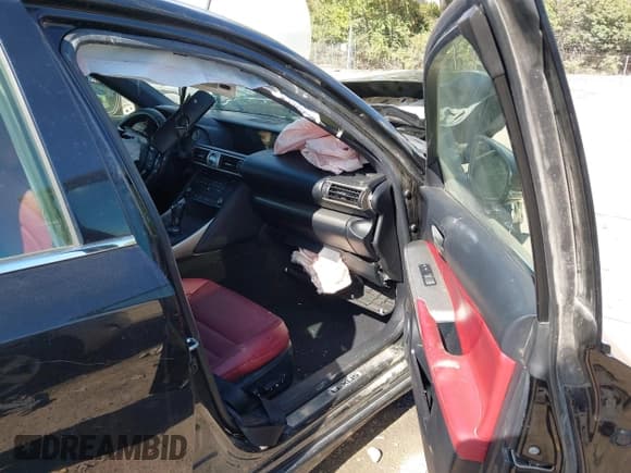 ✅ 2017 Lexus IS 200t • VIN: JTHBA1D24H5039856 • Lot: 43377548. Wystawiony na IAAI z przebiegiem 83 177 mil. Bezpłatny archiwum sprzedaży aukcyjnych z USA i szczegółowy raport historii pojazdu na DreamBid. Zdjęcie 5.