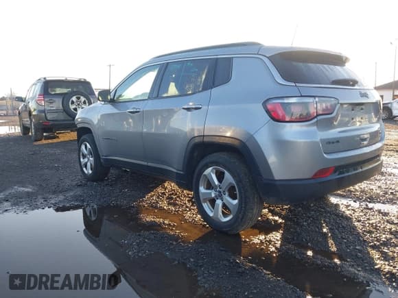 ✅ 2019 Jeep Compass Latitude • VIN: 3C4NJDBB4KT665207 • Lot: 43327405. Wystawiony na IAAI z przebiegiem 90 313 mil. Bezpłatny archiwum sprzedaży aukcyjnych z USA i szczegółowy raport historii pojazdu na DreamBid. Zdjęcie 3.
