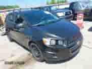 2015 Chevrolet Sonic LT z VIN 1G1JC6SB0F4182953, wystawiony jako IAAI lot #39697891 z przebiegiem 78 983 mil mil oraz . Historia ofert i sprzedaży dostępna na DreamBid. Obrazek 1.