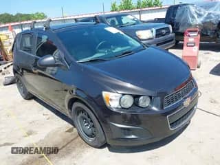 2015 Chevrolet Sonic LT z VIN 1G1JC6SB0F4182953, wystawiony jako IAAI lot #39697891 z przebiegiem 78 983 mil mil oraz . Historia ofert i sprzedaży dostępna na DreamBid. Obrazek 1.