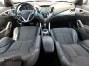 ✅ 2016 Hyundai Veloster • VIN: KMHTC6AD0GU248756 • Lot: 66007124. Wystawiony na Copart z przebiegiem 110 399 mil. Bezpłatny archiwum sprzedaży aukcyjnych z USA i szczegółowy raport historii pojazdu na DreamBid. Zdjęcie 8.