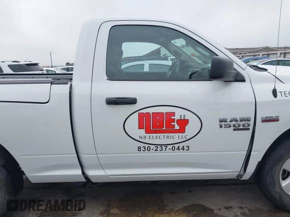 2022 Ram 1500 Tradesman с VIN 3C6JR6AT9NG210824, выставлен на аукционе IAAI как лот 42161290 с пробегом 61 371 миль миль и . История ставок и продаж доступна на DreamBid. Изображение 14.