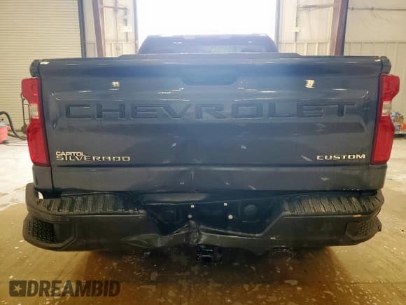 ✅ 2020 Chevrolet Silverado 1500 Custom • VIN: 1GCRWBEK2LZ218582 • Lot: 59397295. Wystawiony na Copart z przebiegiem 107 532 mil. Bezpłatny archiwum sprzedaży aukcyjnych z USA i szczegółowy raport historii pojazdu na DreamBid. Zdjęcie 6.