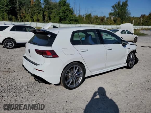 ✅ 2024 Volkswagen Golf R • VIN: WVWFB7CD2RW233366 • Lot: 81193505. Wystawiony na Copart z przebiegiem 7 494 mil. Bezpłatny archiwum sprzedaży aukcyjnych z USA i szczegółowy raport historii pojazdu na DreamBid. Zdjęcie 3.