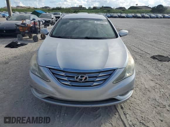 2012 Hyundai Sonata SE z VIN 5NPEC4AB5CH476868, wystawiony jako Copart lot #82700055 z przebiegiem 122 534 mil mil oraz Szkoda całkowita • Salvage title. Historia ofert i sprzedaży dostępna na DreamBid. Obrazek 5.
