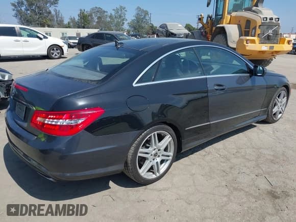 ✅ 2010 Mercedes-Benz E 550 • VIN: WDDKJ7CB5AF023208 • Lot: 42516989. Wystawiony na IAAI z przebiegiem 178 010 mil. Bezpłatny archiwum sprzedaży aukcyjnych z USA i szczegółowy raport historii pojazdu na DreamBid. Zdjęcie 4.