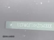 ✅ 2019 Chevrolet Silverado 1500 LT • VIN: 1GCPWCED4KZ134888 • Lot: 43114172. Wystawiony na IAAI z przebiegiem 77 993 mil. Bezpłatny archiwum sprzedaży aukcyjnych z USA i szczegółowy raport historii pojazdu na DreamBid. Zdjęcie 18.