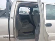 ✅ 2005 Chevrolet Silverado 2500HD LS • VIN: 1GCHK23275F915180 • Lot: 43714299. Wystawiony na IAAI z przebiegiem 135 346 mil. Bezpłatny archiwum sprzedaży aukcyjnych z USA i szczegółowy raport historii pojazdu na DreamBid. Zdjęcie 8.