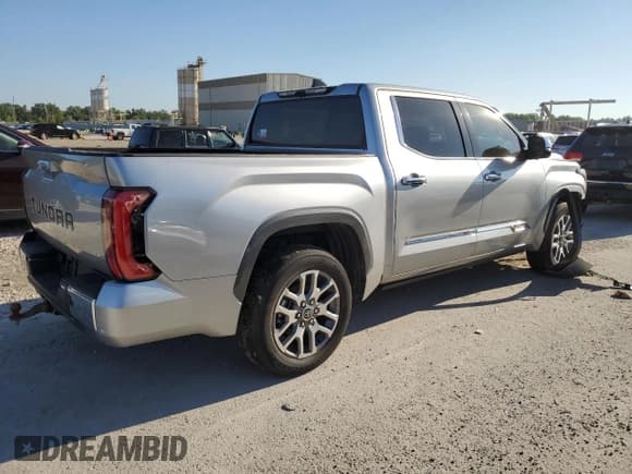 ✅ 2022 Toyota Tundra 1794 Edition Hybrid • VIN: 5TFMC5AB3NX001163 • Lot: 69712164. Wystawiony na Copart z przebiegiem 27 344 mil. Bezpłatny archiwum sprzedaży aukcyjnych z USA i szczegółowy raport historii pojazdu na DreamBid. Zdjęcie 3.