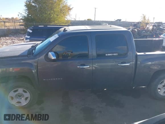 ✅ 2010 Chevrolet Silverado 1500 • VIN: 3GCXKTE27AG261479 • Lot: 43635635. Wystawiony na IAAI z przebiegiem 232 696 mil. Bezpłatny archiwum sprzedaży aukcyjnych z USA i szczegółowy raport historii pojazdu na DreamBid. Zdjęcie 15.