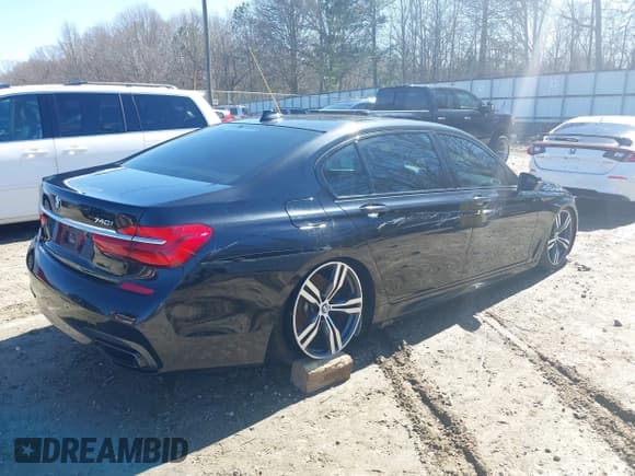 ✅ 2016 BMW 7 Series 740i • VIN: WBA7E2C5XGG738891 • Lot: 41669578. Wystawiony na IAAI z przebiegiem 106 673 mil. Bezpłatny archiwum sprzedaży aukcyjnych z USA i szczegółowy raport historii pojazdu na DreamBid. Zdjęcie 4.