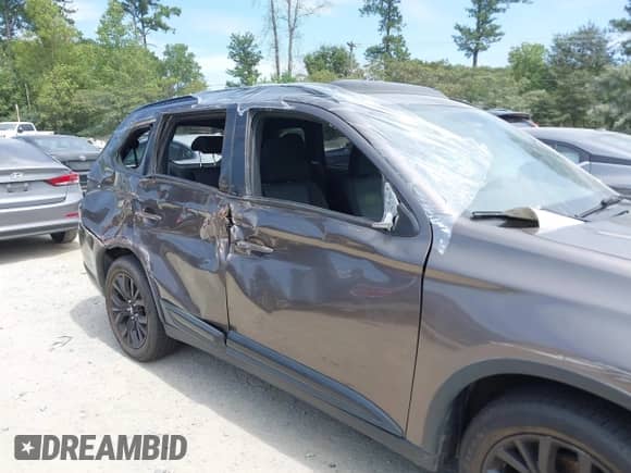 2018 Mitsubishi Outlander SE with VIN JA4AD3A38JZ018658, listed as a IAAI auction lot 43073998 with 118,207 mi miles and . Bid and sale history available at DreamBid. Image 6.