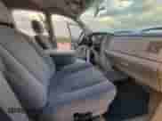 2005 Dodge 3500 SLT z VIN 3D7LS38C65G802973, wystawiony jako Copart lot #82492764 z przebiegiem 235 534 mil mil oraz Czysty tytuł • Clean title. Historia ofert i sprzedaży dostępna na DreamBid. Obrazek 5.