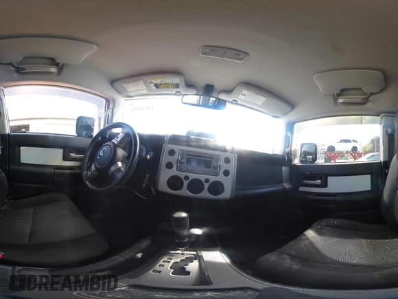 ✅ 2013 Toyota FJ Cruiser • VIN: JTEBU4BF0DK170158 • Lot: 41835356. Wystawiony na IAAI z przebiegiem 128 087 mil. Bezpłatny archiwum sprzedaży aukcyjnych z USA i szczegółowy raport historii pojazdu na DreamBid. Zdjęcie 19.