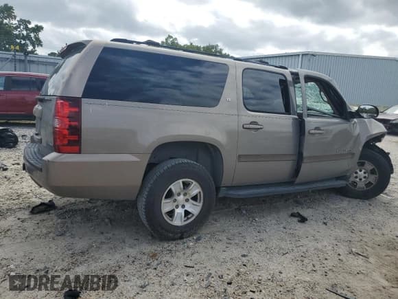 ✅ 2007 Chevrolet Suburban LT • VIN: 1GNFC16057J186709 • Lot: 69533794. Wystawiony na Copart z przebiegiem Nie podano. Bezpłatny archiwum sprzedaży aukcyjnych z USA i szczegółowy raport historii pojazdu na DreamBid. Zdjęcie 3.