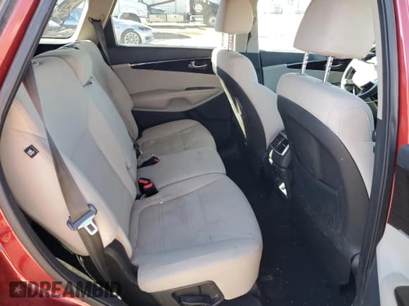 ✅ 2019 Kia Sorento LX • VIN: 5XYPGDA53KG465316 • Lot: 91653825. Listed on Copart with 80,763 mi. Free auction sales archive from the USA and detailed vehicle history report at DreamBid. Image 10.
