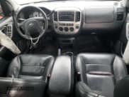 ✅ 2003 Ford Escape Limited • VIN: 1FMCU94113KE19584 • Lot: 80127324. Listed on Copart with 267,202 mi. Free auction sales archive from the USA and detailed vehicle history report at DreamBid. Image 8.