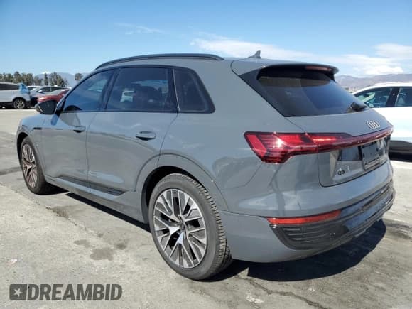 ✅ 2024 Audi Q8 e-tron Premium Plus • VIN: WA15AAGE7RB063361 • Lot: 86252055. Wystawiony na Copart z przebiegiem 7 848 mil. Bezpłatny archiwum sprzedaży aukcyjnych z USA i szczegółowy raport historii pojazdu na DreamBid. Zdjęcie 2.