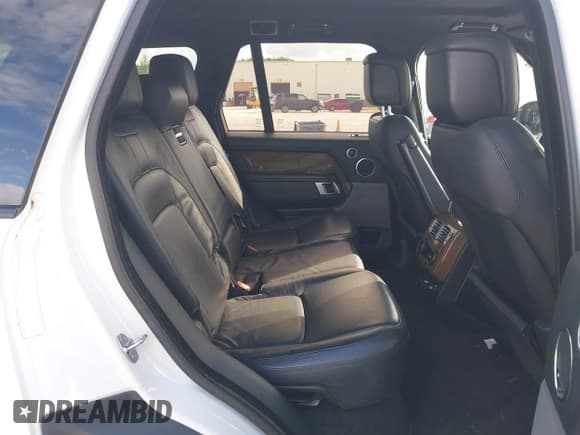 ✅ 2018 Land Rover Range Rover • VIN: SALGR2RV2JA399609 • Lot: 43378611. Wystawiony na IAAI z przebiegiem 90 811 mil. Bezpłatny archiwum sprzedaży aukcyjnych z USA i szczegółowy raport historii pojazdu na DreamBid. Zdjęcie 8.