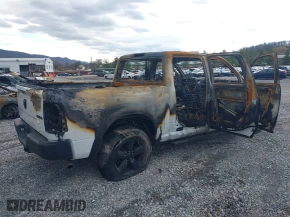 ✅ 2019 Ram 1500 SLT • VIN: 1C6RR7LG1KS677832 • Lot: 43604700. Listed on IAAI with 87,500 mi. Free auction sales archive from the USA and detailed vehicle history report at DreamBid. Image 4.