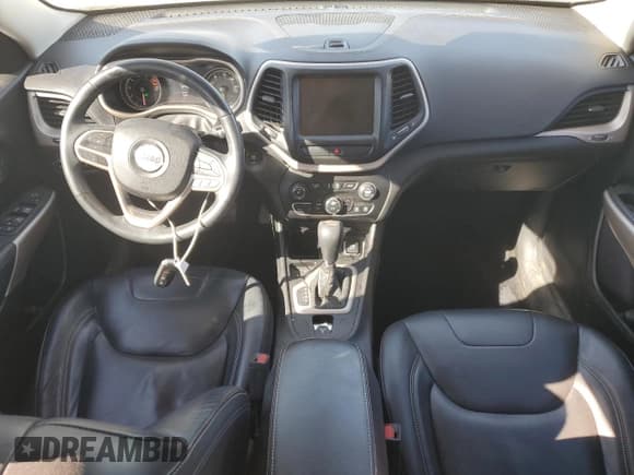 ✅ 2017 Jeep Cherokee Limited • VIN: 1C4PJLDS9HW578423 • Lot: 86064735. Listed on Copart with 160,255 mi. Free auction sales archive from the USA and detailed vehicle history report at DreamBid. Image 8.