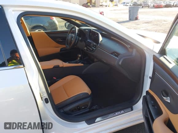 ✅ 2023 Lexus ES 350 • VIN: 58ADZ1B18PU155941 • Lot: 43503696. Listed on IAAI with 32,946 mi. Free auction sales archive from the USA and detailed vehicle history report at DreamBid. Image 5.