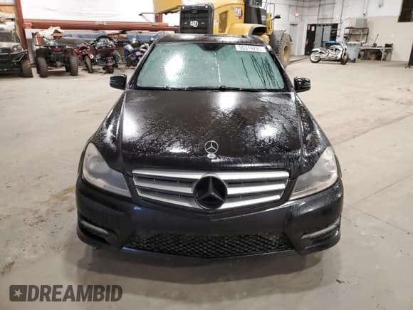 ✅ 2012 Mercedes-Benz C 250 Sport • VIN: WDDGF4HBXCR234260 • Lot: 90314295. Wystawiony na Copart z przebiegiem 172 900 mil. Bezpłatny archiwum sprzedaży aukcyjnych z USA i szczegółowy raport historii pojazdu na DreamBid. Zdjęcie 5.