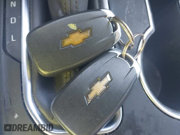 ✅ 2018 Chevrolet Traverse LS • VIN: 1GNEVFKW3JJ111155 • Lot: 43103902. Wystawiony na IAAI z przebiegiem 121 285 mil. Bezpłatny archiwum sprzedaży aukcyjnych z USA i szczegółowy raport historii pojazdu na DreamBid. Zdjęcie 11.