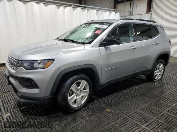 ✅ 2022 Jeep Compass Latitude • VIN: 3C4NJDBB3NT182070 • Lot: 85905135. Wystawiony na Copart z przebiegiem 55 625 mil. Bezpłatny archiwum sprzedaży aukcyjnych z USA i szczegółowy raport historii pojazdu na DreamBid. Zdjęcie 1.