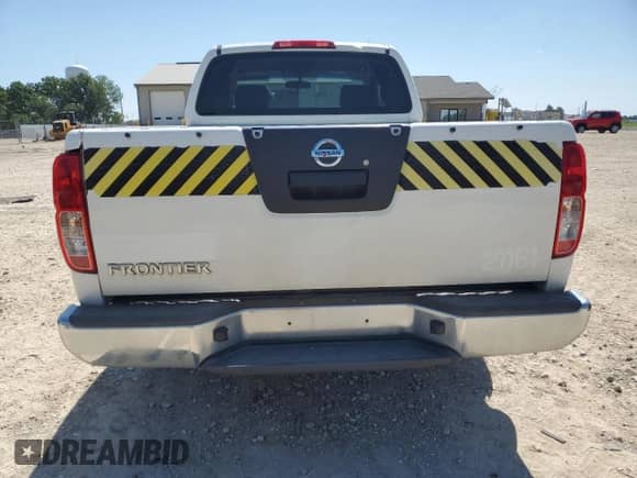 2015 Nissan Frontier S z VIN 1N6BD0CT8FN702420, wystawiony jako Copart lot #63620115 z przebiegiem 174 092 mil mil oraz Czysty tytuł • Clean title. Historia ofert i sprzedaży dostępna na DreamBid. Obrazek 6.