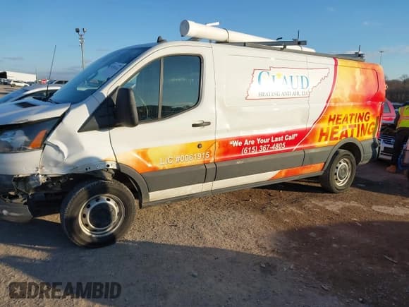 ✅ 2020 Ford Transit Cargo • VIN: 1FTBR1Y88LKA06393 • Lot: 41283124. Wystawiony na IAAI z przebiegiem 229 589 mil. Bezpłatny archiwum sprzedaży aukcyjnych z USA i szczegółowy raport historii pojazdu na DreamBid. Zdjęcie 2.