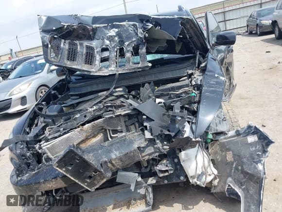 ✅ 2018 Jeep Cherokee Latitude • VIN: 1C4PJLCX6JD606158 • Lot: 41914815. Listed on IAAI with 96,315 mi. Free auction sales archive from the USA and detailed vehicle history report at DreamBid. Image 6.