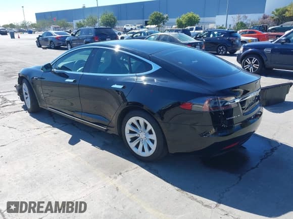 ✅ 2018 Tesla Model S 75D • VIN: 5YJSA1E29JF246070 • Лот: 43205322. Опубликован ранее на IAAI с пробегом 48 175 миль. Бесплатный доступ к архиву аукционных продаж из США и подробный отчёт об истории автомобиля на DreamBid. Изображение 3.