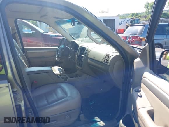 ✅ 2004 Ford Explorer XLT • VIN: 1FMZU73E14UC34007 • Lot: 42536364. Listed on IAAI with 253,005 mi. Free auction sales archive from the USA and detailed vehicle history report at DreamBid. Image 5.