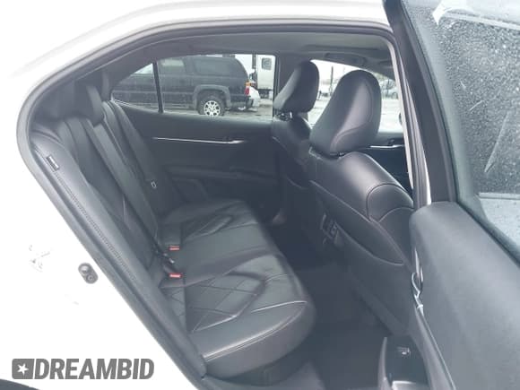 ✅ 2018 Toyota Camry Hybrid SE • VIN: 4T1B21HK0JU005414 • Lot: 43715775. Listed on IAAI with 176,737 mi. Free auction sales archive from the USA and detailed vehicle history report at DreamBid. Image 8.