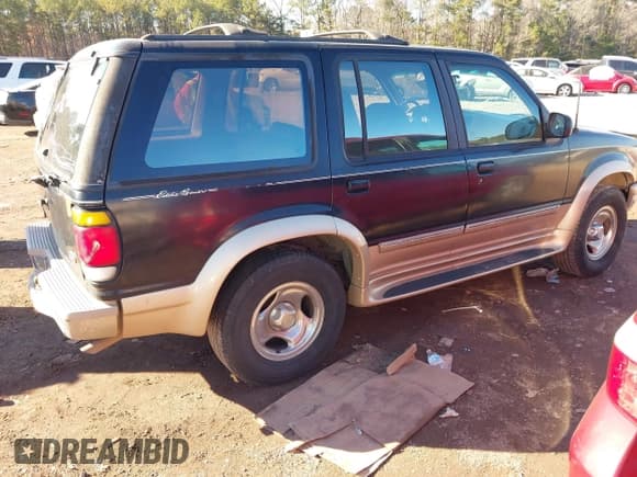 ✅ 1996 Ford Explorer XL • VIN: 1FMDU32XXTUA15079 • Lot: 41325714. Listed on IAAI with 146,639 mi. Free auction sales archive from the USA and detailed vehicle history report at DreamBid. Image 4.