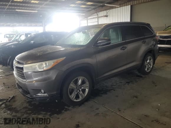 ✅ 2016 Toyota Highlander Limited • VIN: 5TDDKRFH2GS341551 • Лот: 84254585. Опубликован ранее на Copart с пробегом 100 176 миль. Бесплатный доступ к архиву аукционных продаж из США и подробный отчёт об истории автомобиля на DreamBid. Изображение 1.