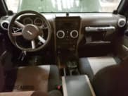 ✅ 2008 Jeep Wrangler Unlimited Sahara • VIN: 1J4GA59178L550076 • Lot: 86016094. Wystawiony na Copart z przebiegiem 195 010 mil. Bezpłatny archiwum sprzedaży aukcyjnych z USA i szczegółowy raport historii pojazdu na DreamBid. Zdjęcie 8.