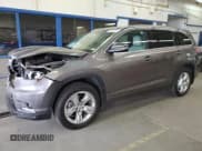 ✅ 2015 Toyota Highlander Limited • VIN: 5TDDKRFH2FS180388 • Lot: 89877975. Listed on Copart with 42,628 mi. Free auction sales archive from the USA and detailed vehicle history report at DreamBid. Image 1.