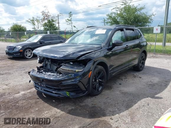 ✅ 2024 Volkswagen Tiguan SE R-Line Black • VIN: 3VVCB7AX9RM199007 • Lot: 42670002. Listed on IAAI with 11,298 mi. Free auction sales archive from the USA and detailed vehicle history report at DreamBid. Image 2.