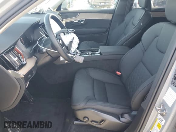 ✅ 2025 Volvo XC90 Plus • VIN: YV4M12PB6S1369151 • Lot: 68345705. Listed on Copart with 7,504 mi. Free auction sales archive from the USA and detailed vehicle history report at DreamBid. Image 7.