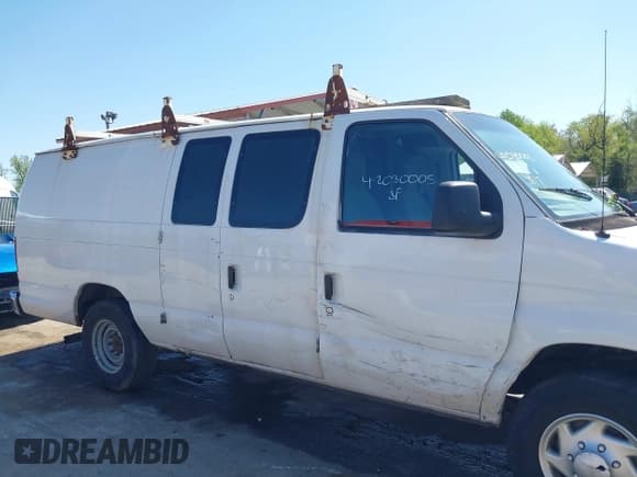 ✅ 2013 Ford Econoline Cargo Commercial • VIN: 1FTNS2EL2DDA60813 • Lot: 42030005. Wystawiony na IAAI z przebiegiem 216 536 mil. Bezpłatny archiwum sprzedaży aukcyjnych z USA i szczegółowy raport historii pojazdu na DreamBid. Zdjęcie 20.