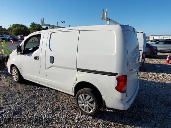 ✅ 2021 Nissan NV200 SV • VIN: 3N6CM0KN5MK702062 • Lot: 43495706. Wystawiony na IAAI z przebiegiem 68 194 mil. Bezpłatny archiwum sprzedaży aukcyjnych z USA i szczegółowy raport historii pojazdu na DreamBid. Zdjęcie 3.