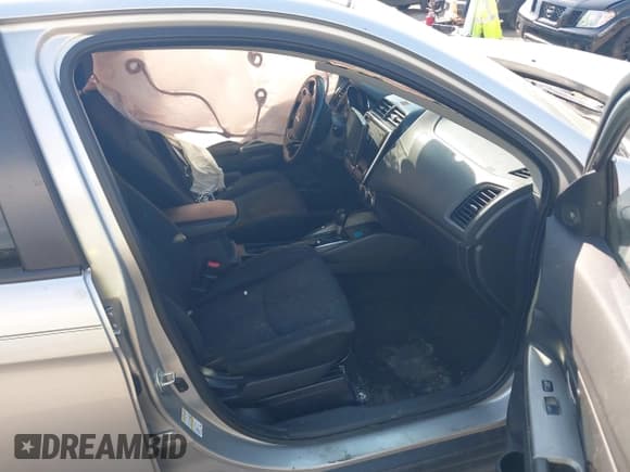 ✅ 2020 Mitsubishi Outlander SE • VIN: JA4AP4AU0LU015713 • Lot: 42583227. Wystawiony na IAAI z przebiegiem 143 751 mil. Bezpłatny archiwum sprzedaży aukcyjnych z USA i szczegółowy raport historii pojazdu na DreamBid. Zdjęcie 5.