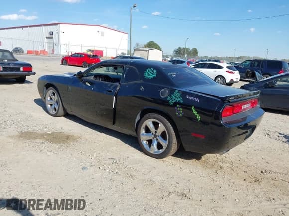 ✅ 2013 Dodge Challenger SXT • VIN: 2C3CDYAG0DH629128 • Lot: 41890327. Wystawiony na IAAI z przebiegiem Nie podano. Bezpłatny archiwum sprzedaży aukcyjnych z USA i szczegółowy raport historii pojazdu na DreamBid. Zdjęcie 3.
