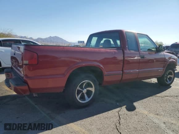 ✅ 2001 Chevrolet S-10 LS • VIN: 1GCCS19W718123902 • Лот: 74076194. Опубликован ранее на Copart с пробегом 103 827 миль. Бесплатный доступ к архиву аукционных продаж из США и подробный отчёт об истории автомобиля на DreamBid. Изображение 3.